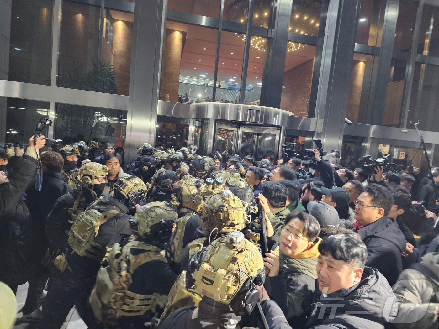 Special forces storming the National Assembly